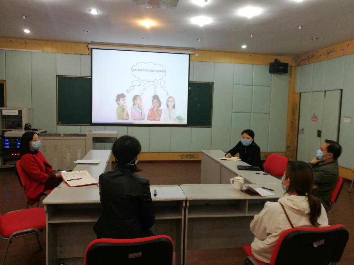 中心教師胡美麗積極備賽.jpg 中心教師胡美麗積極備賽.jpg