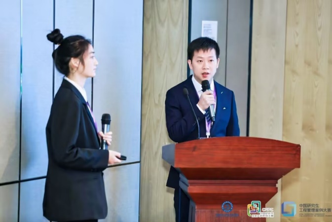 穿西裝的男人和女人描述已自動(dòng)生成