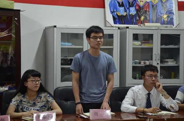 團委秘書長胡一發言