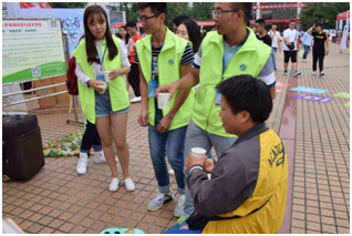 為新生家長提供周到服務