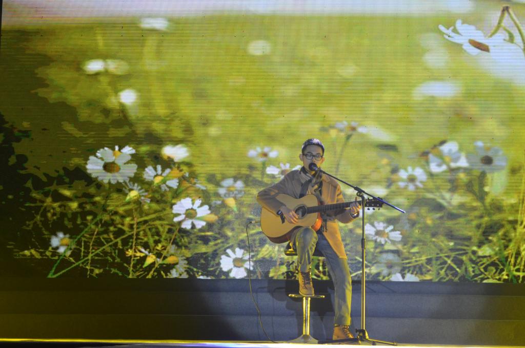 譚笑林吉他彈唱《春風十里》