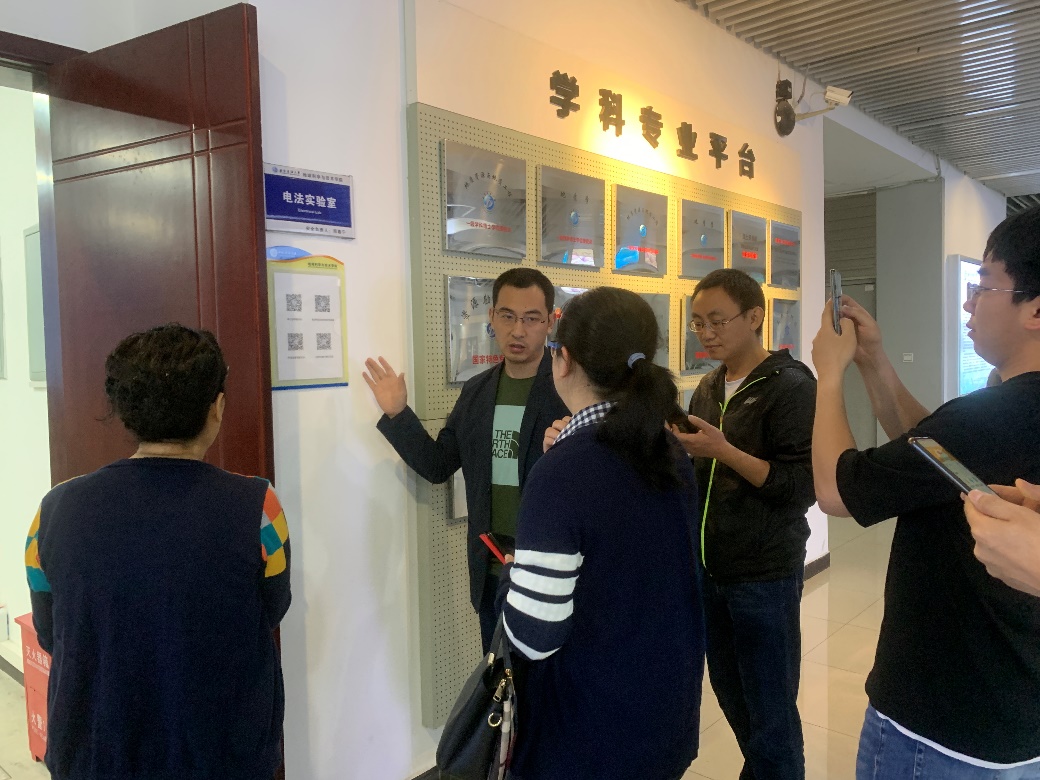 說明: G:\實驗室\新聞\2021.5.26機電院到我院實驗中心就工程質量認證的實驗室工作進行交流\IMG_7900.JPG 說明: G:\實驗室\新聞\2021.5.26機電院到我院實驗中心就工程質量認證的實驗室工作進行交流\IMG_7900.JPG