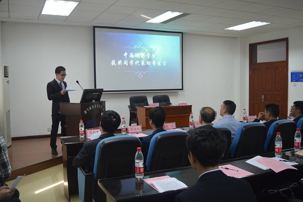 胡奇代表獲獎同學發言