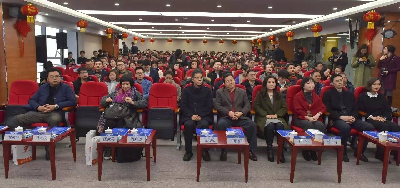 工作會(huì)情景