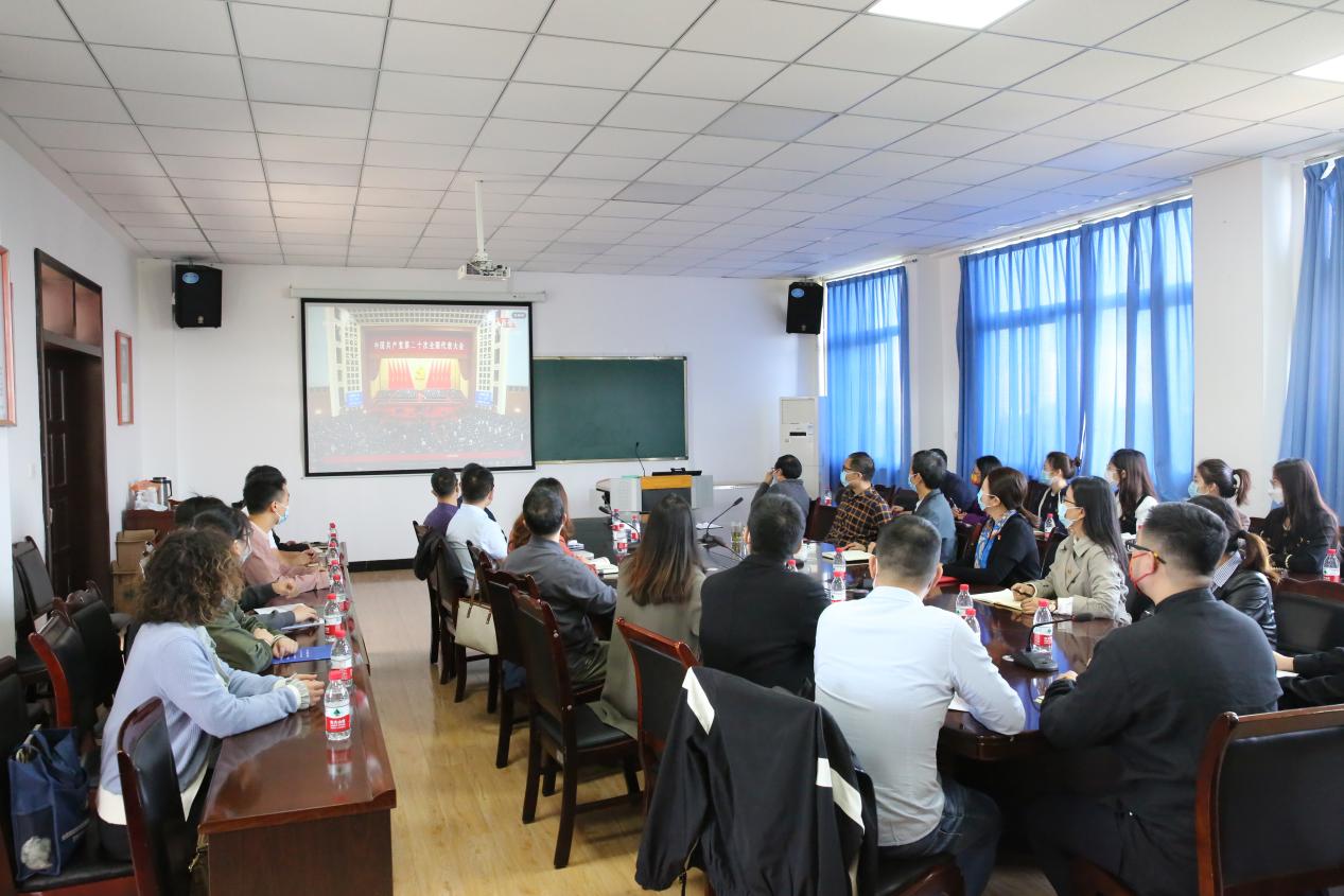 D507主會(huì)場(chǎng)參會(huì)人員集中收看現(xiàn)場(chǎng)（1）