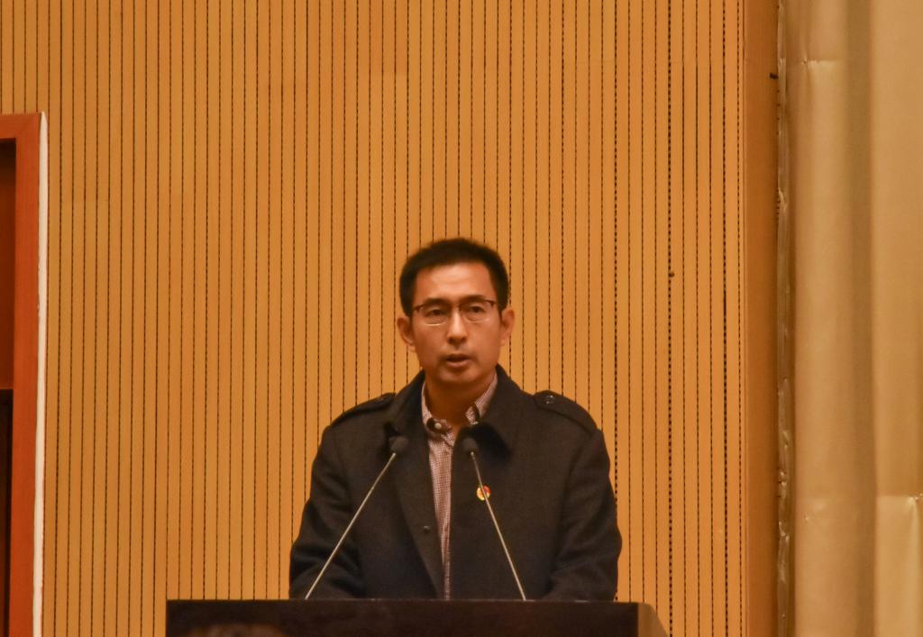 學工部(研工部)部長蒲勇宣讀《關于表彰2017年“挑戰杯”西南石油大學大學生課外學術科技作品競賽優秀組織單位、獲獎作品和先進個人的決定》