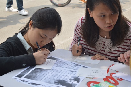 同學(xué)填寫明信片（二） 