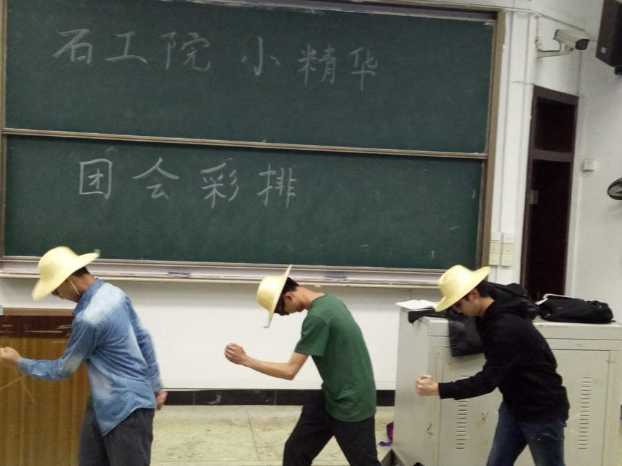 圖2.啞劇《初心石油夢(mèng)》