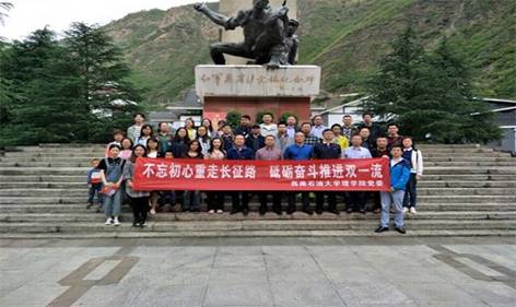 說明: C:\Users\Administrator\Desktop\4E6C3E2E4A1BD5DE6E8F4B862223FC65.jpg