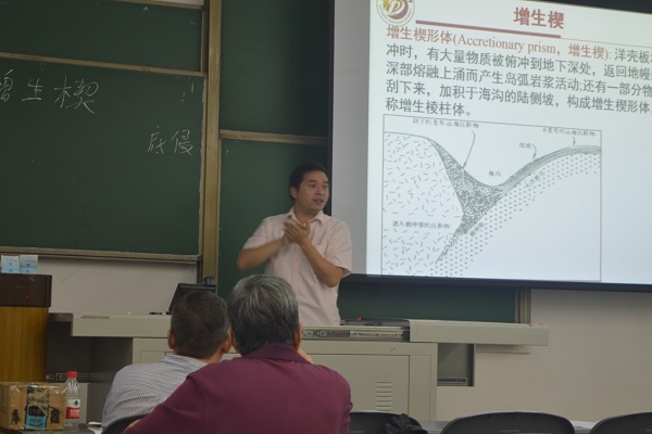 孟立豐老師正在講課