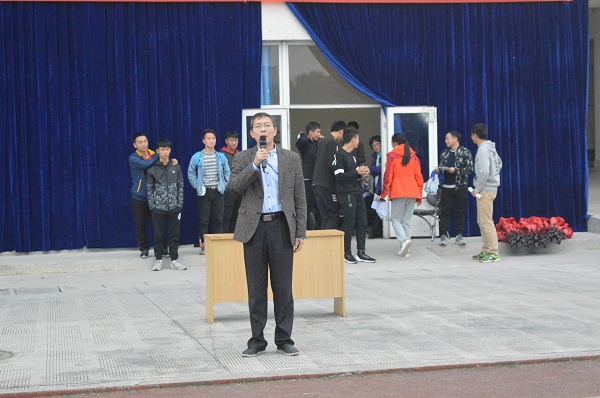 體育學院黨總支書記彭小華發言