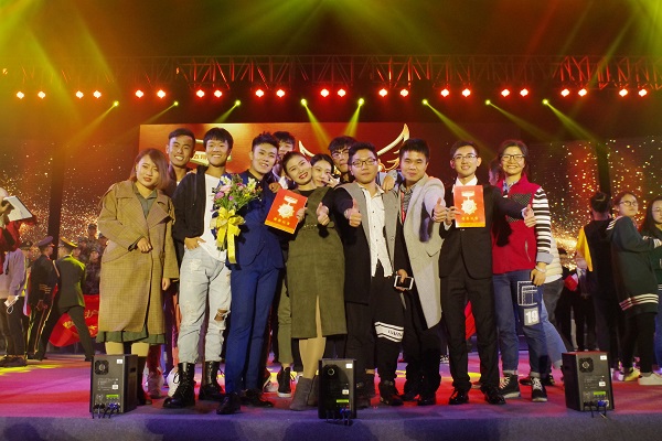 地科院提名獎獲得者與親友團合影