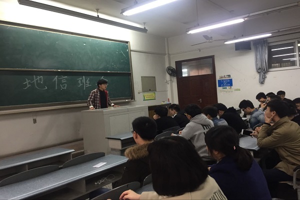 班長楊博理向我們倡導要文明使用共享單車